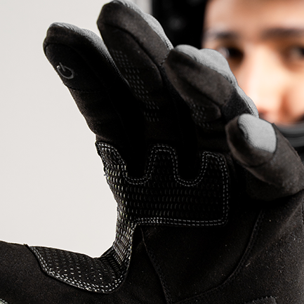 Guantes Core grises ventilados y cómodos para moto con función táctil uantes para moto de calle Core grises, frescos y suaves, compatibles con pantalla táctil de celular y GPS