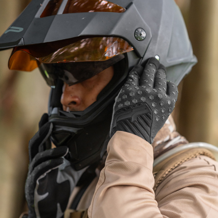 guantes negros muy delgados