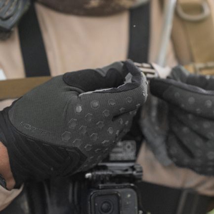guantes negros de motocross