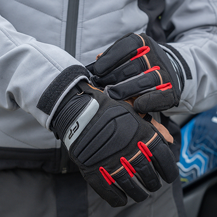 Guante Maverick Tobacco con tecnología táctil y refuerzos estratégicos para mayor agarre y seguridad.