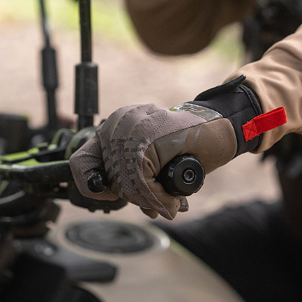 Grip de moto con guantes FP con el fit perfecto