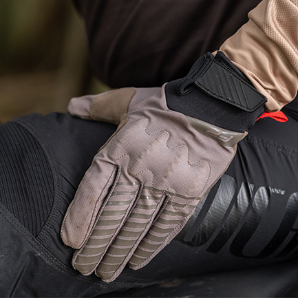 Guante para moto cafe muy comodo y flexible