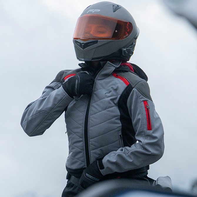 Guantes de moto Verona mujer, diseño fresco y ligero que mantiene las manos ventiladas durante trayectos largos