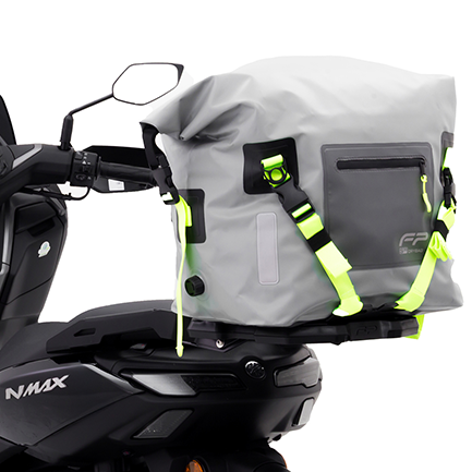 Parrilla Yamaha NMax para top case y maletas blandas Parrilla para Yamaha NMax con platinas laterales para asegurar maleta blanda y evitar movimientos