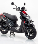 PISO/POSAPIE DELANTERO NEGRO YAMAHA BWS FI