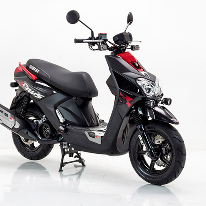 PISO/POSAPIE DELANTERO NEGRO YAMAHA BWS FI