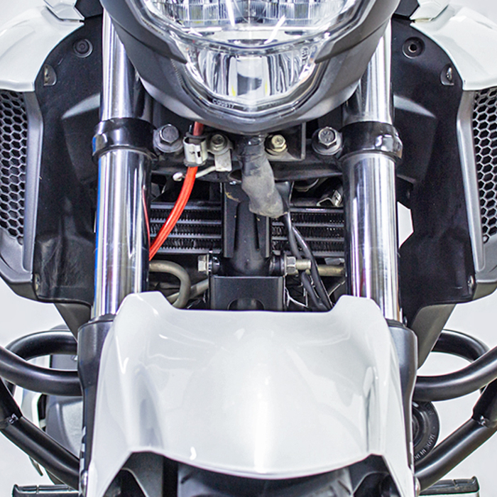 Yamaha FZ25 con accesorios