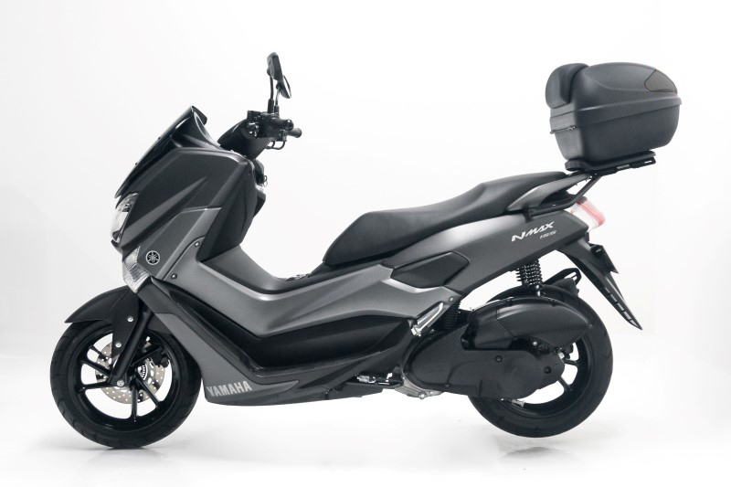 Yamaha NMAx con Baul 