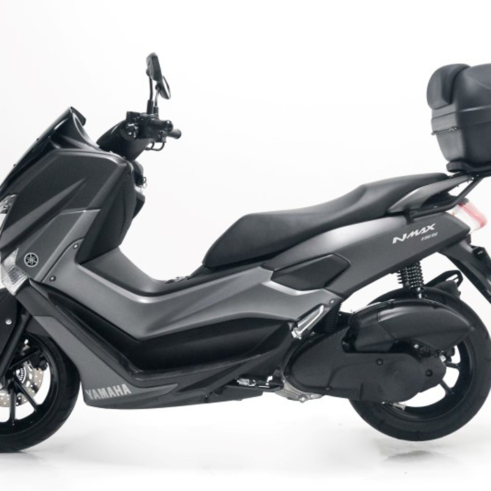 Yamaha NMAx con Baul