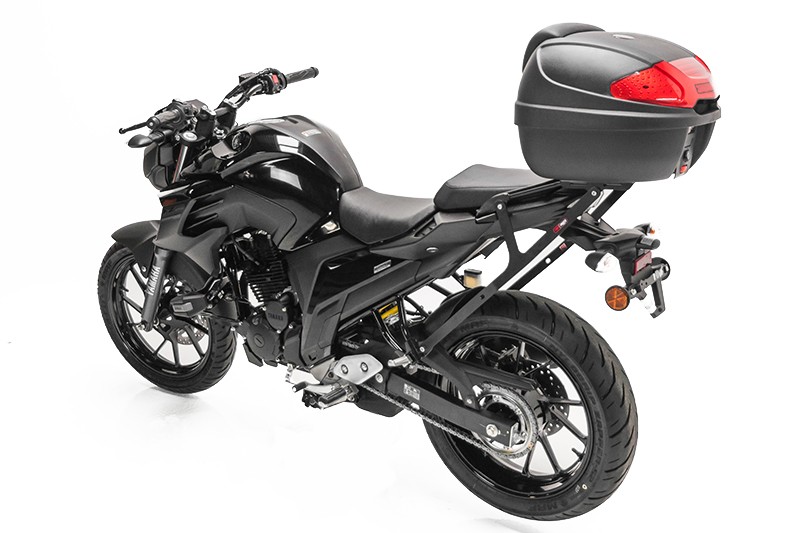 Yamaha FZ25 con cajuela
