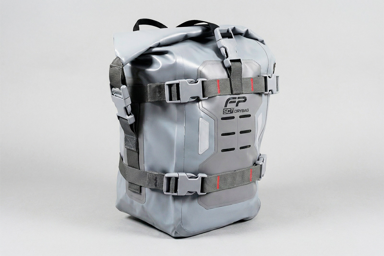Drybag FP SC7 gris montado en defensas de motocicleta