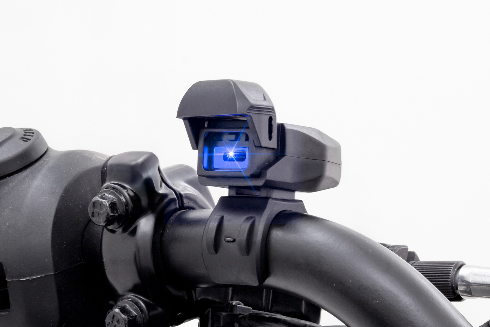 Cargador USB Tipo C Speed Volt instalado en moto