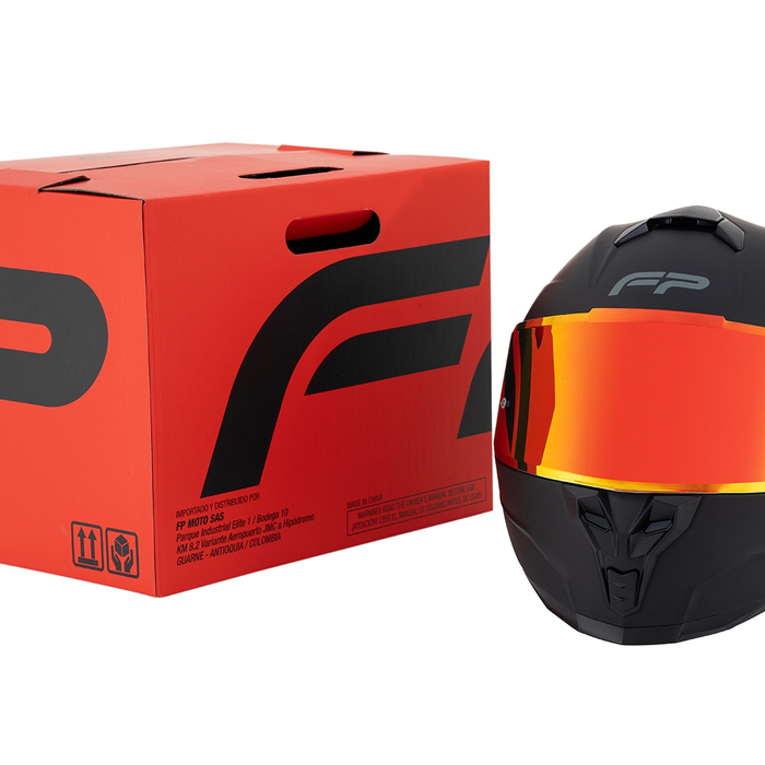 Detalle del cierre micrométrico y acabados del casco FP Racecraft 2 Negro