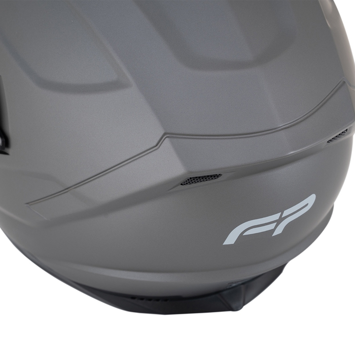 Vista trasera del casco FP Racecraft 2 con acabado titanio