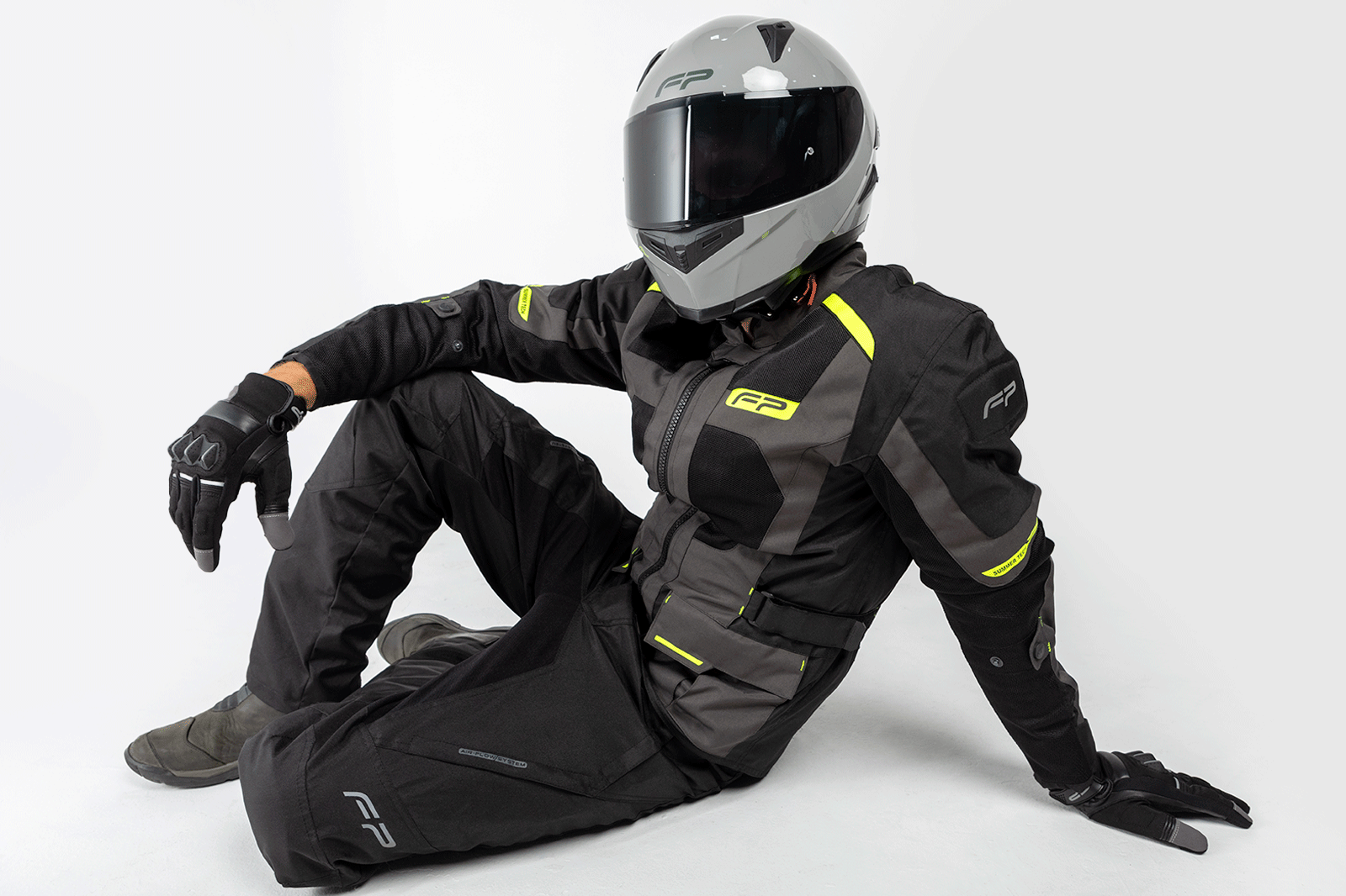 CHAQUETA TURISMO EXPLORE VERANO GRIS
chaquetas para moto
proteccion para moto
ropa para moto
ropa moto
chaqueta proteccion moto
impermeable para moto
chaqueta moto
chaqueta moto hombre
chaqueta moto mujer
rodilleras para moto
chaqueta para moto