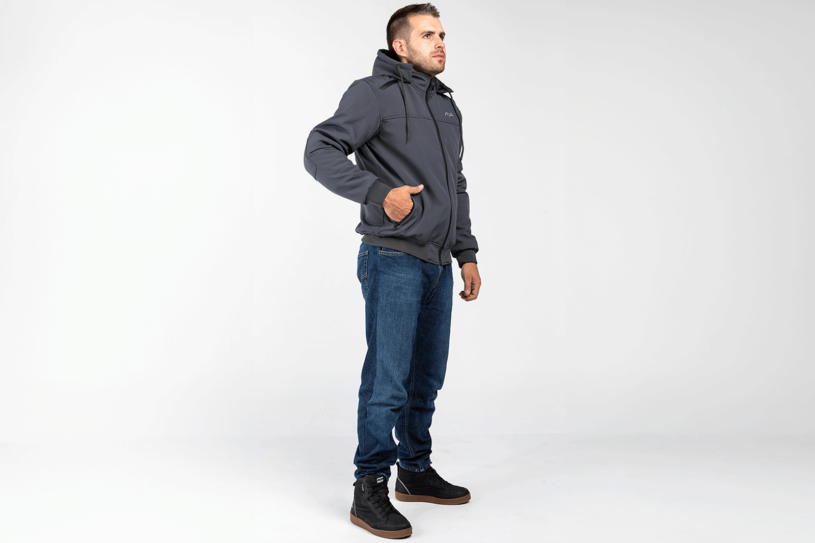 CHAQUETA SECTOR GRIS
chaquetas para moto
proteccion para moto
ropa para moto
ropa moto
chaqueta proteccion moto
impermeable para moto
chaqueta moto
chaqueta moto hombre
chaqueta moto mujer
rodilleras para moto
chaqueta para moto
pantalon moto 