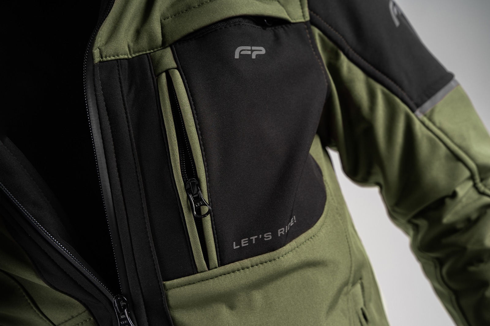 Detalle de cierre semi-impermeable de la FP Cairo Softshell Verde