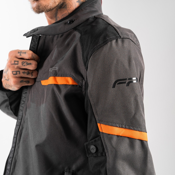 Detalle de protecciones CE en la FP K1 Gris