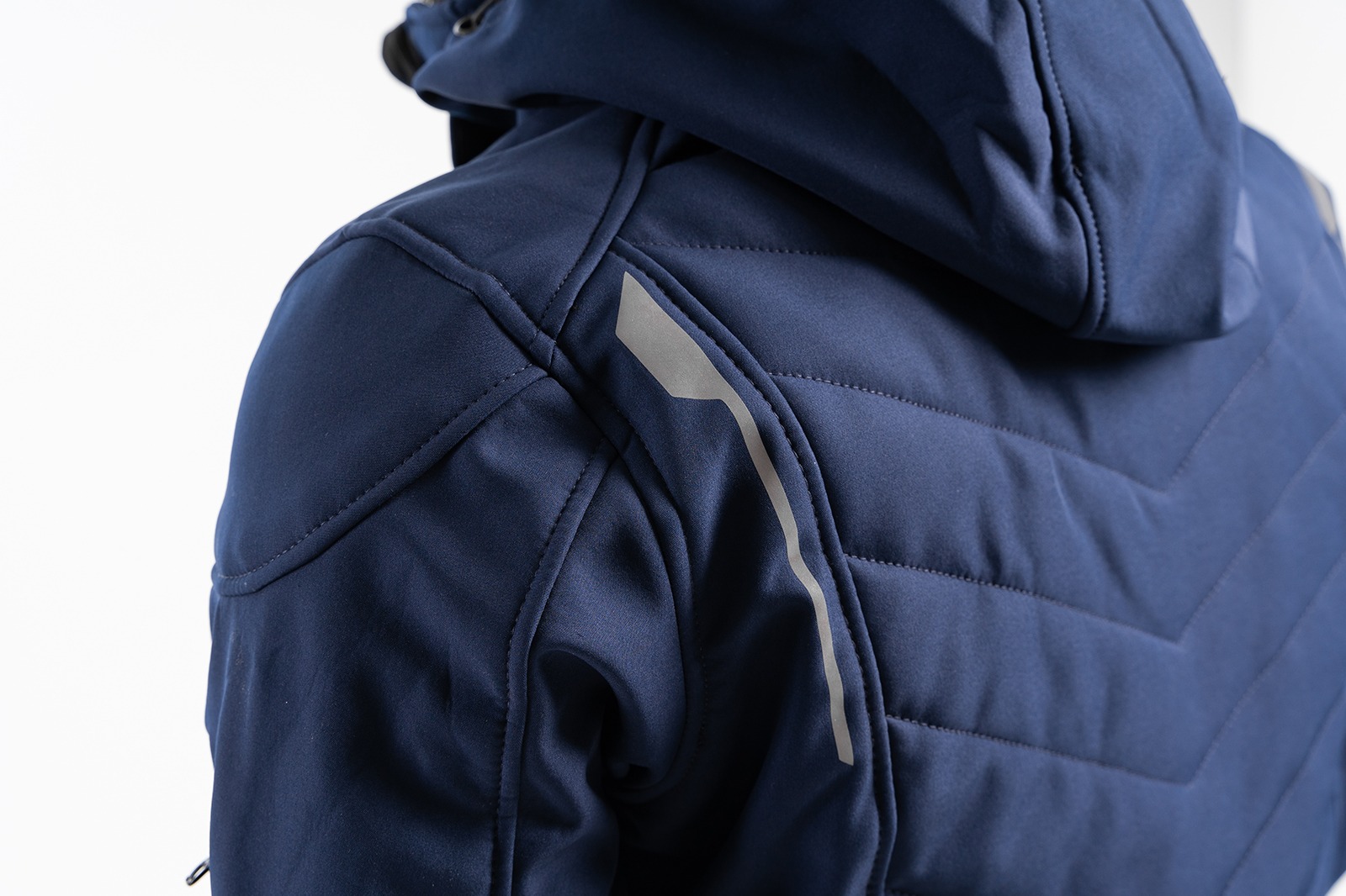 Detalle reflectivo en la parte de atrás FP Naxos Azul Navy