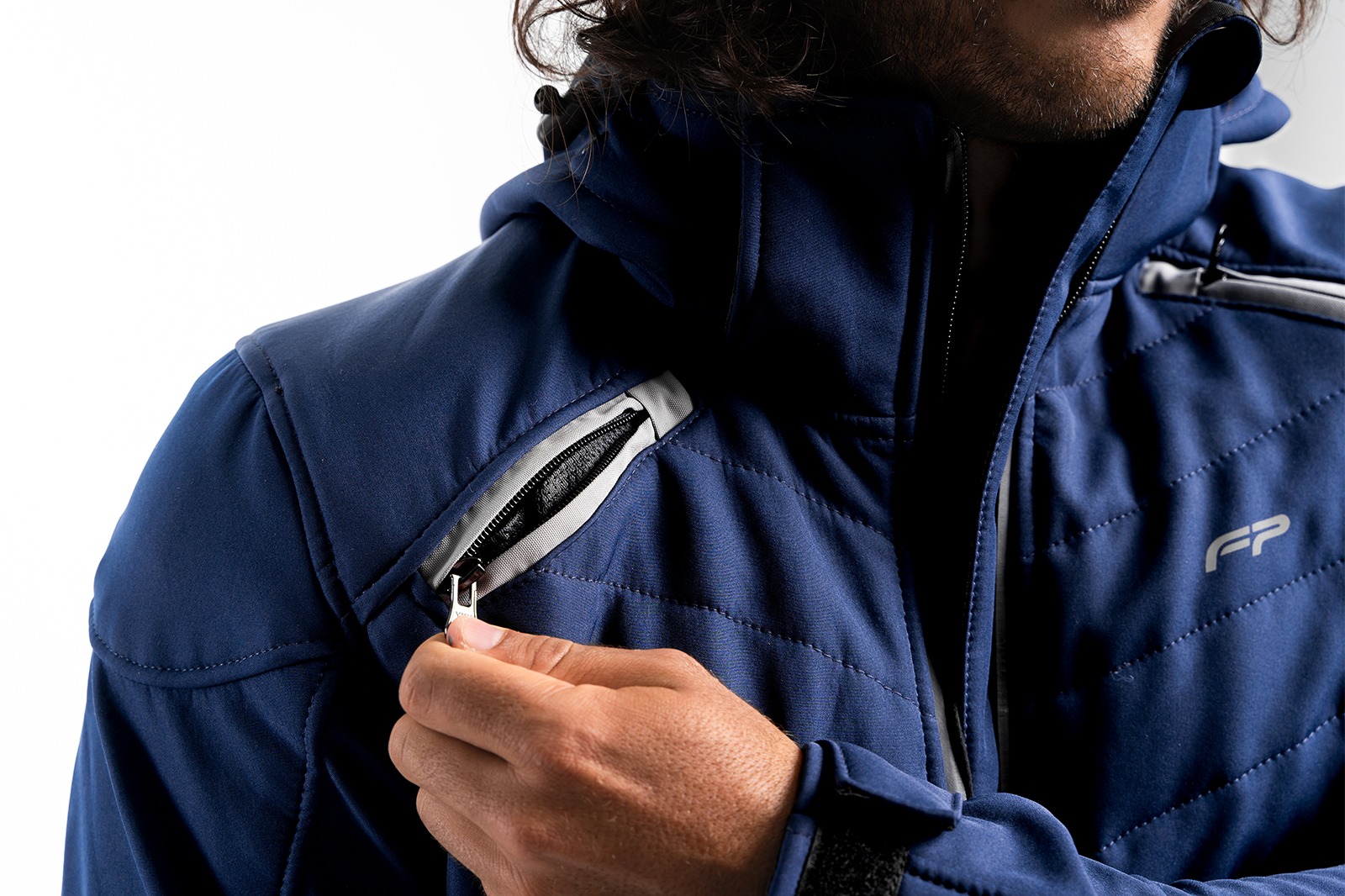 Ventilación en hombros de la FP Naxos Azul Navy