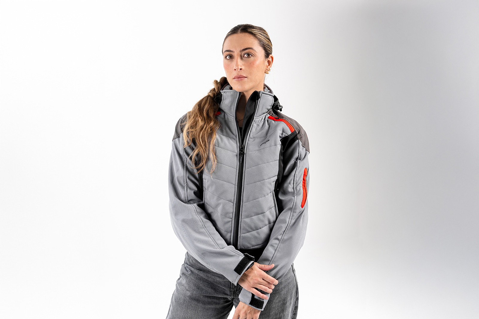 Vista frontal de la FP Naxos Mujer Gris