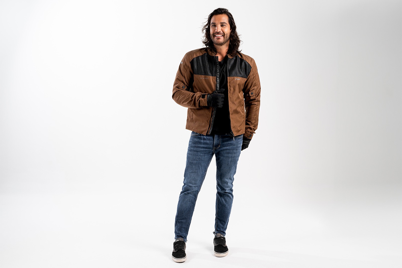 Motociclista con chaqueta FP Nevada Summer Tobacco