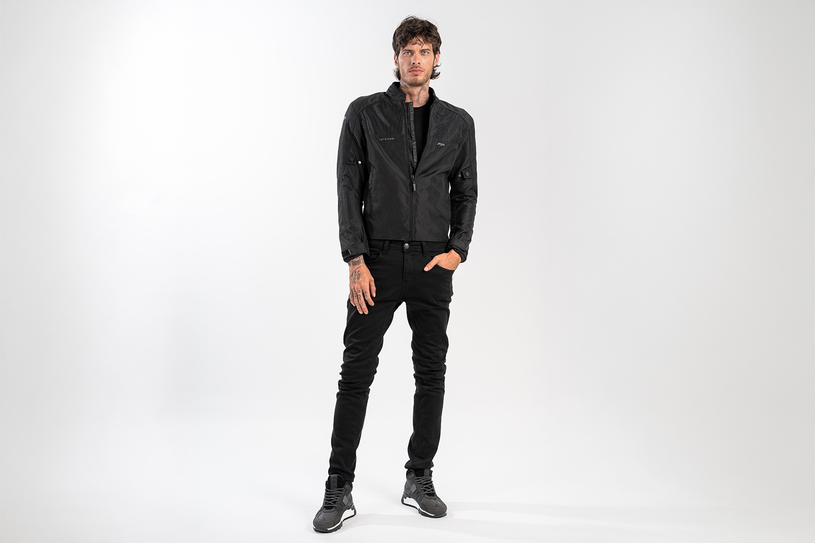 Bolsillos prácticos de la chaqueta FP Nevada Summer Negra