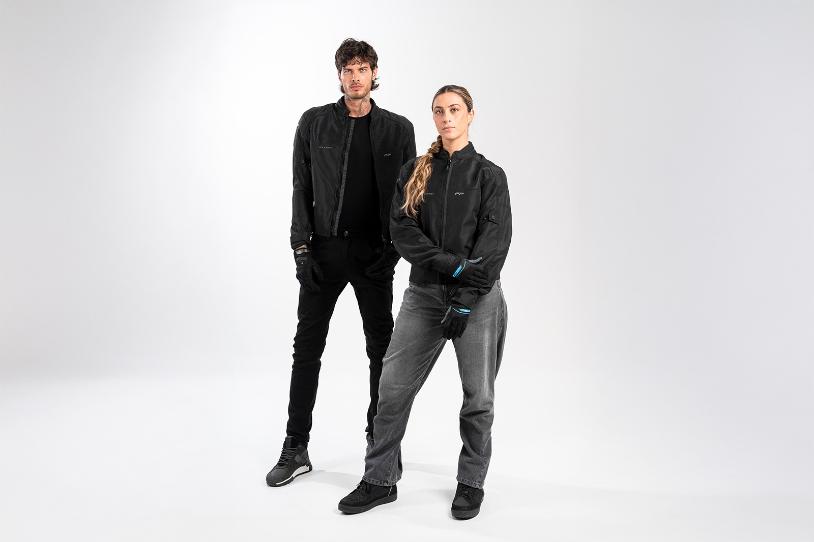 Motociclistas usando la FP Naxos Mujer Negra para ciudad