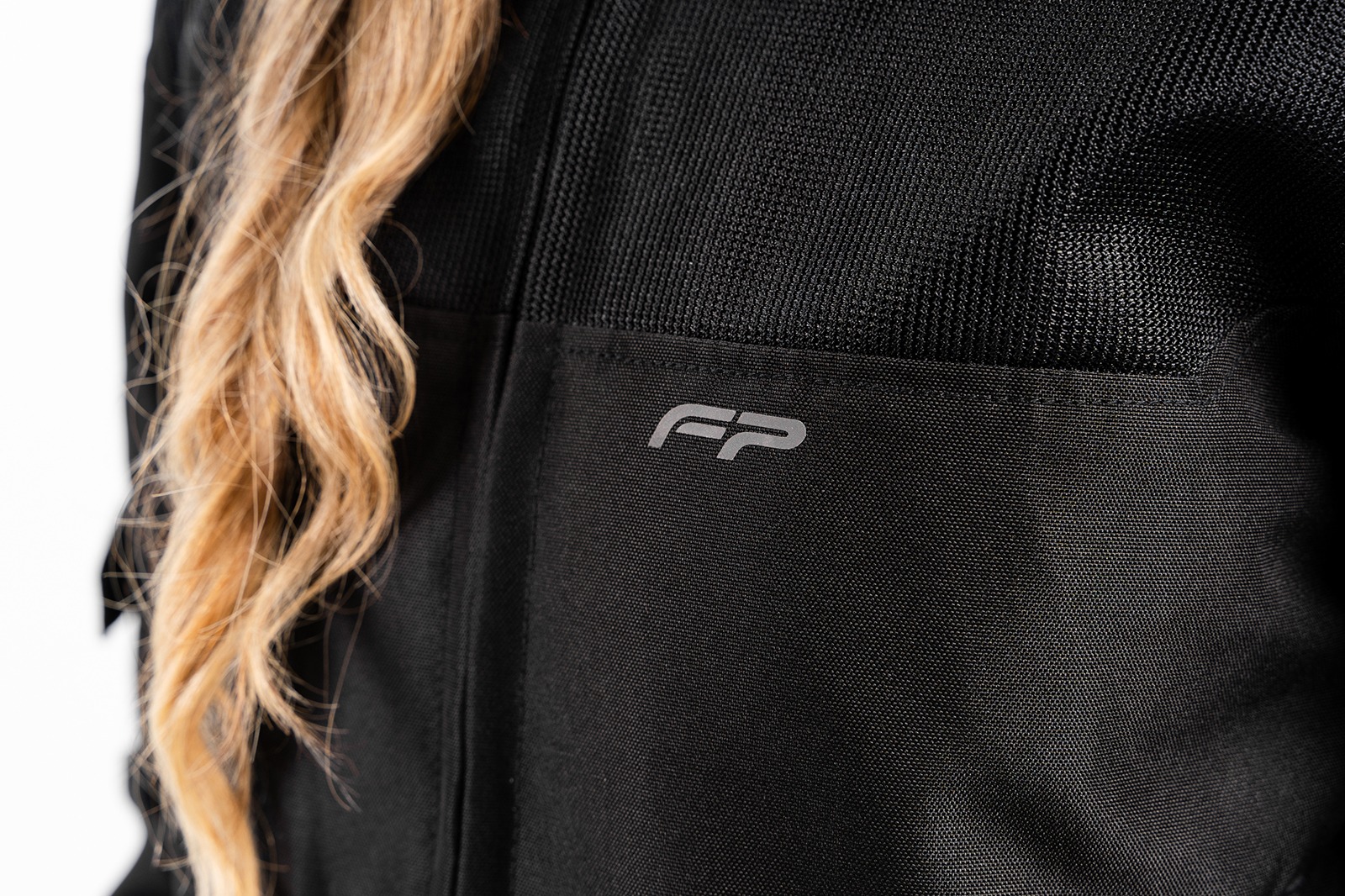 Detalle ventilas de la FP Naxos Mujer Negra