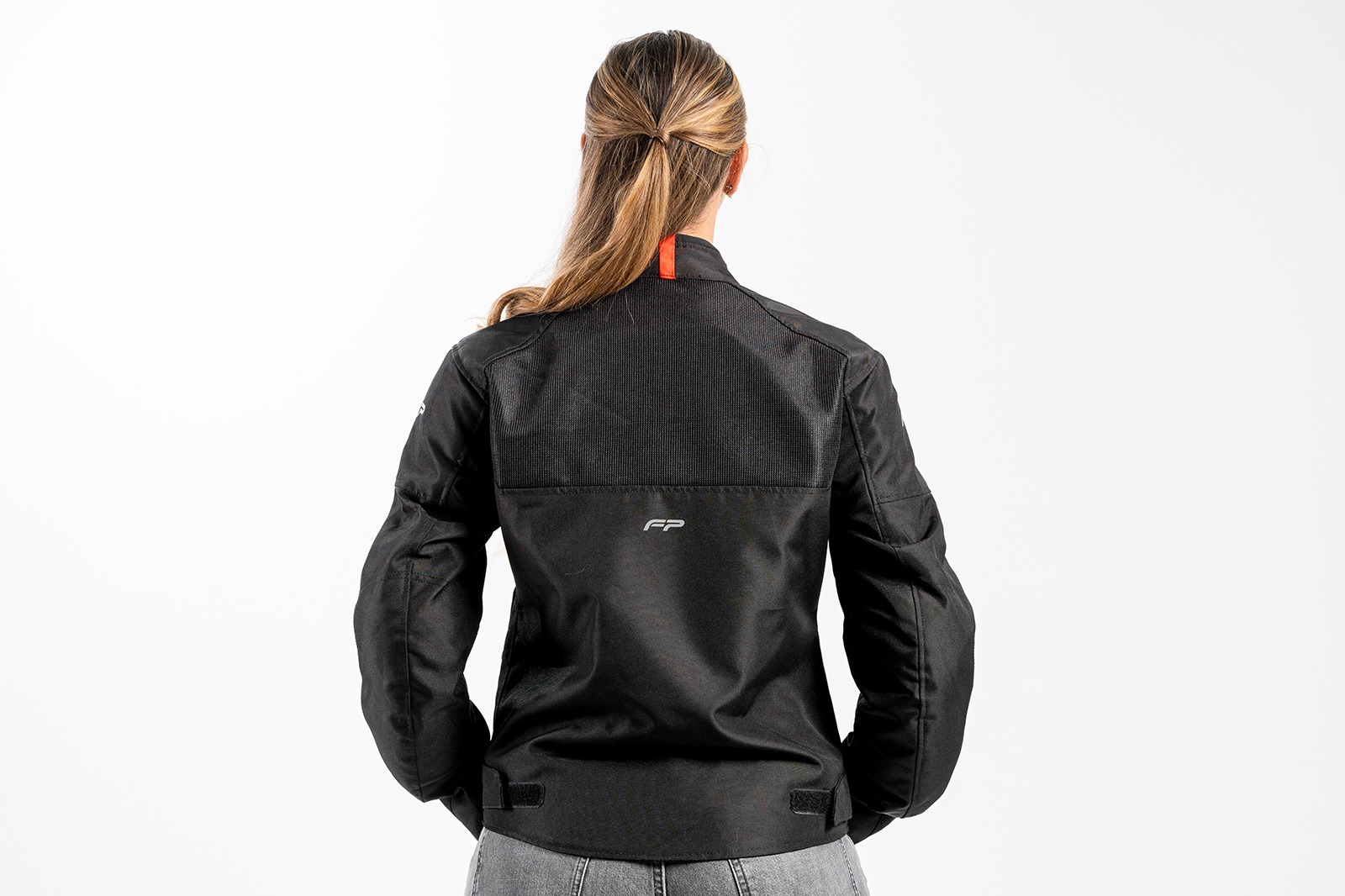 Vista posterior de la FP Naxos Mujer Negra