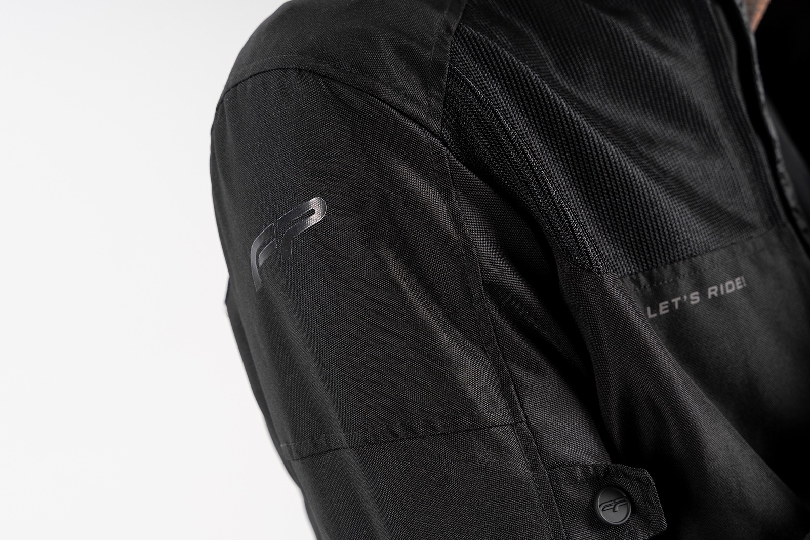 Detalle de ventilación en pecho de la FP Nevada Summer Negra