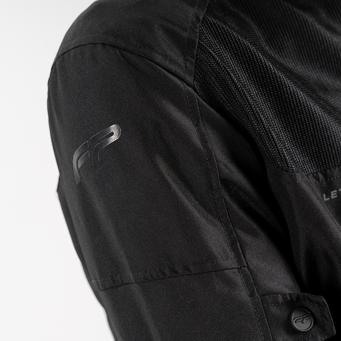 Detalle de ventilación en pecho de la FP Nevada Summer Negra