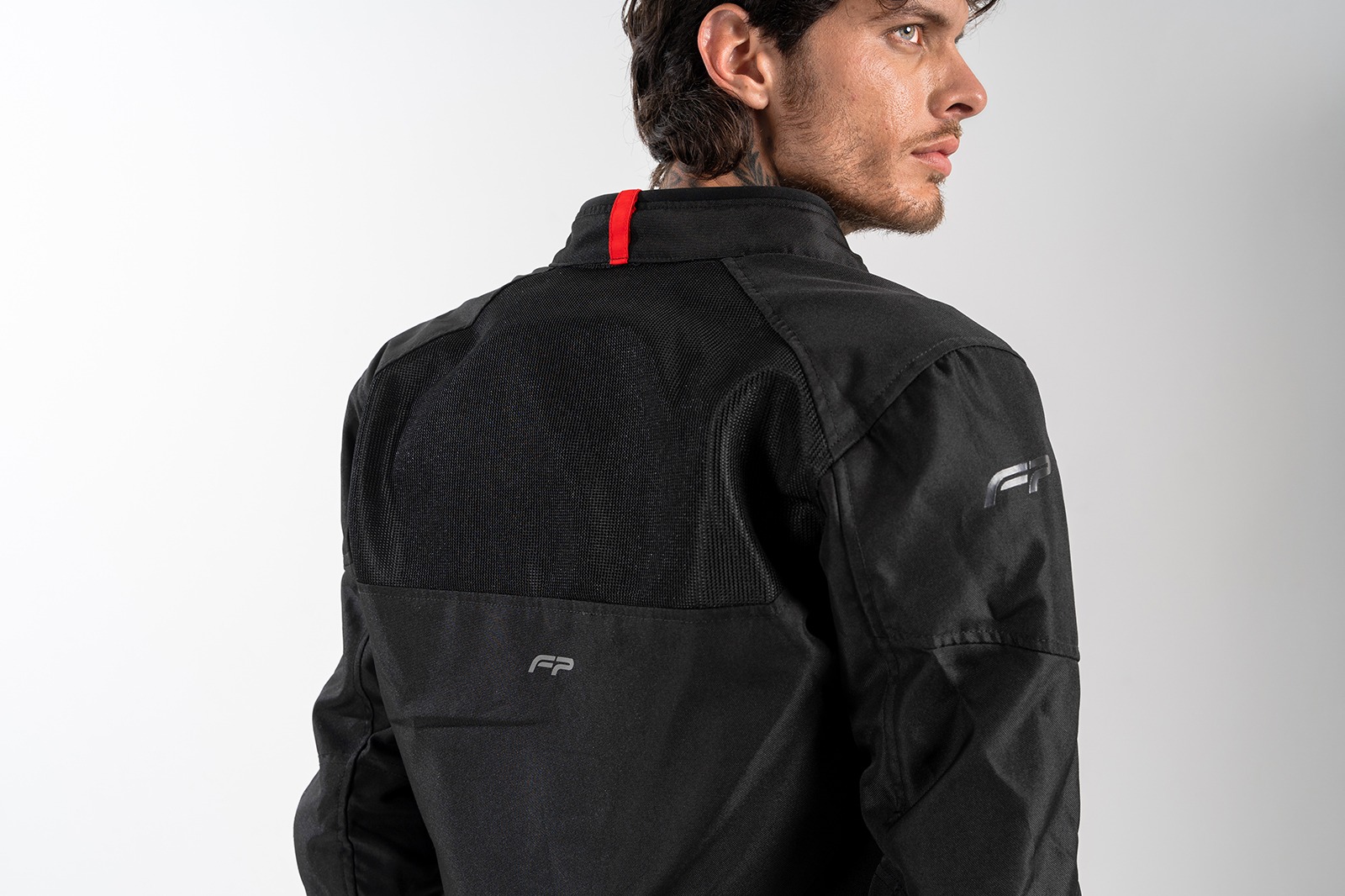 Protecciones CE en la chaqueta FP Nevada Summer Negra