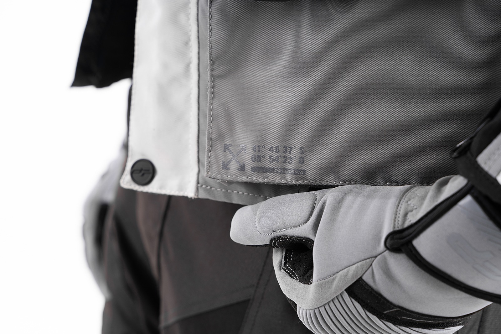 Chaqueta FP Patagonia Gris con bolsillos utilitarios para motociclistas