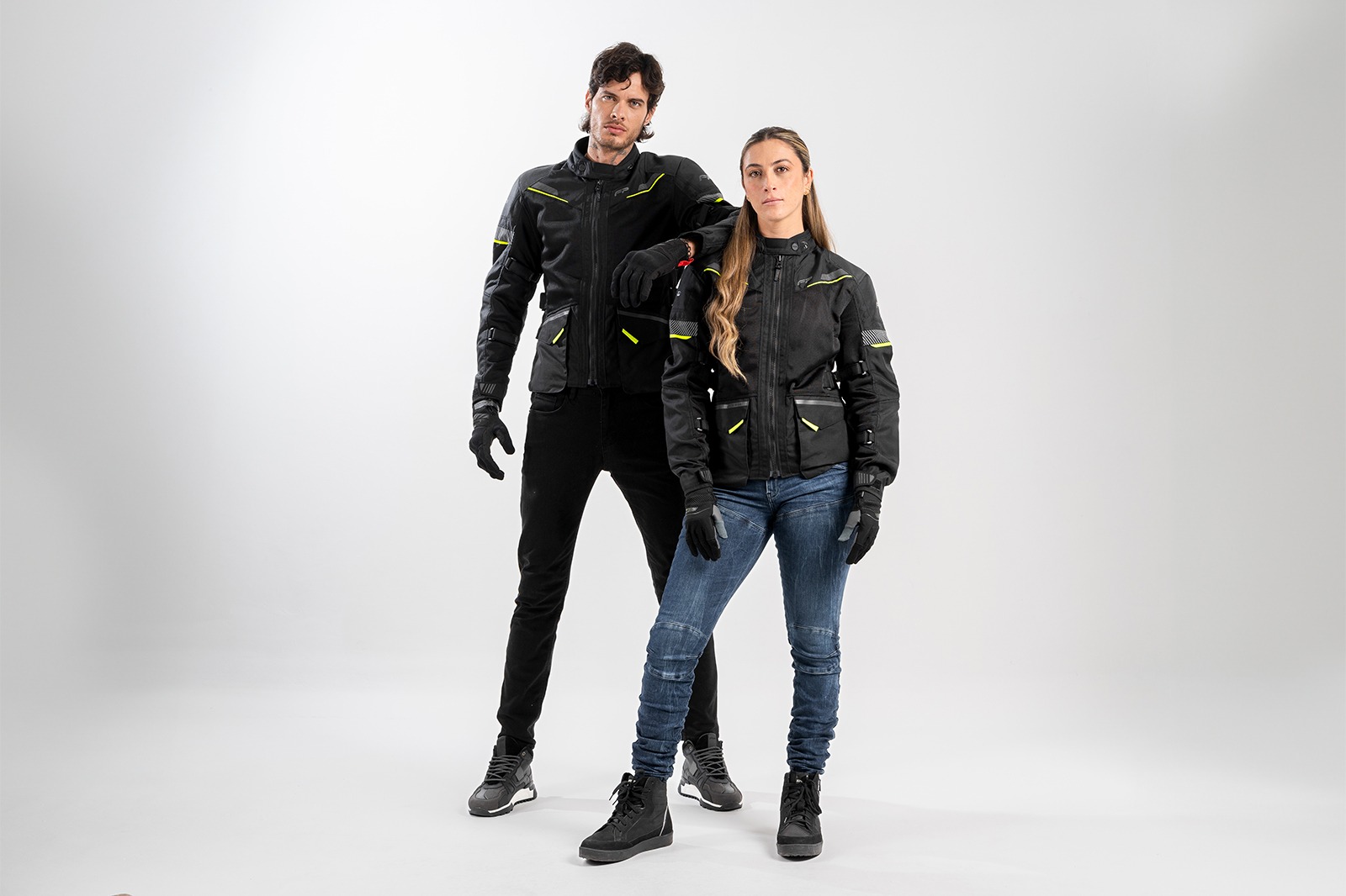 Motociclistas usando con la chaqueta de verano Yosemite para carretera