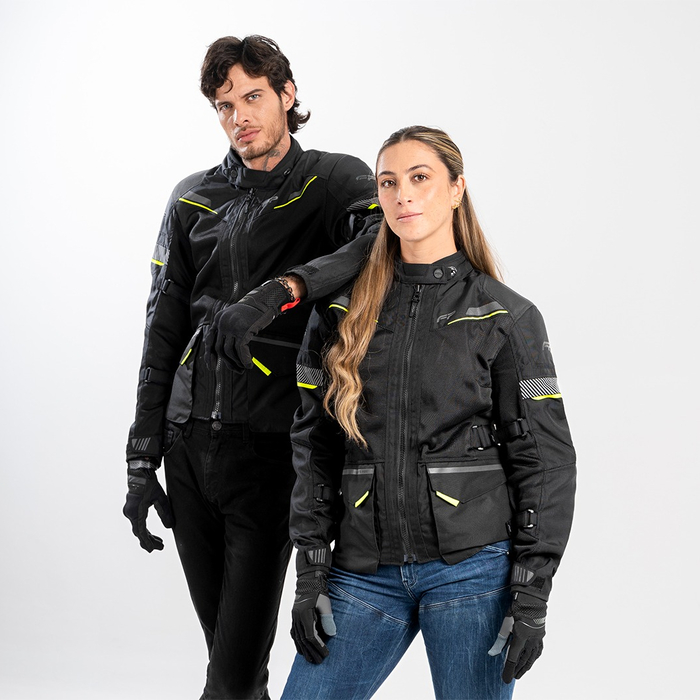 Motociclistas usando la chaqueta touring Yosemite FP