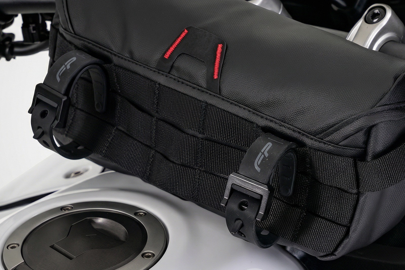 Correas FP para ampliar capacidad de carga en moto