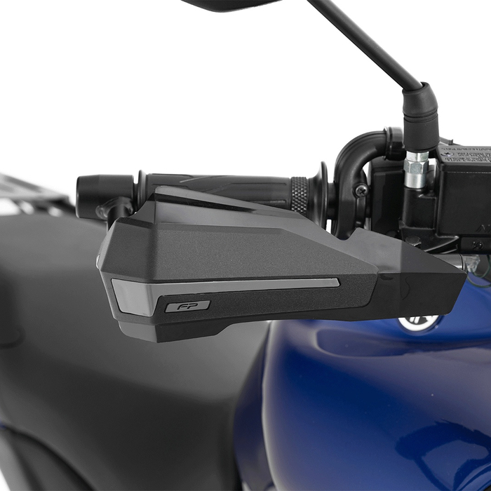 Protectores de mano Ghost FP negros instalados en moto con manubrio 7/8