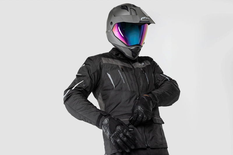Accesorios para todos! Estas nuevas chaquetas, pantalones y guantes para  moto son puro confort y protegen del invierno