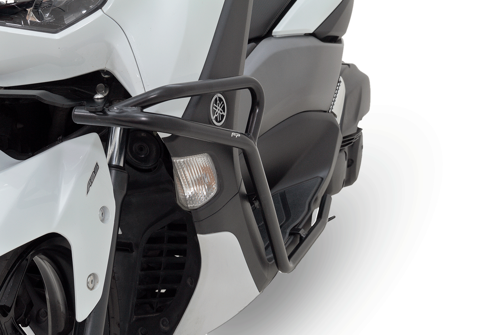 DEFENSA YAMAHA NMAX CONNECTED
Defensa para Yamaha Nmax Connected
Protección para scooter
Estilo y seguridad
Accesorios Yamaha Nmax connected
Defensa lateral 
Instalación sencilla
Luces exploradoras LED
Mejora de visibilidad
Exploradoras