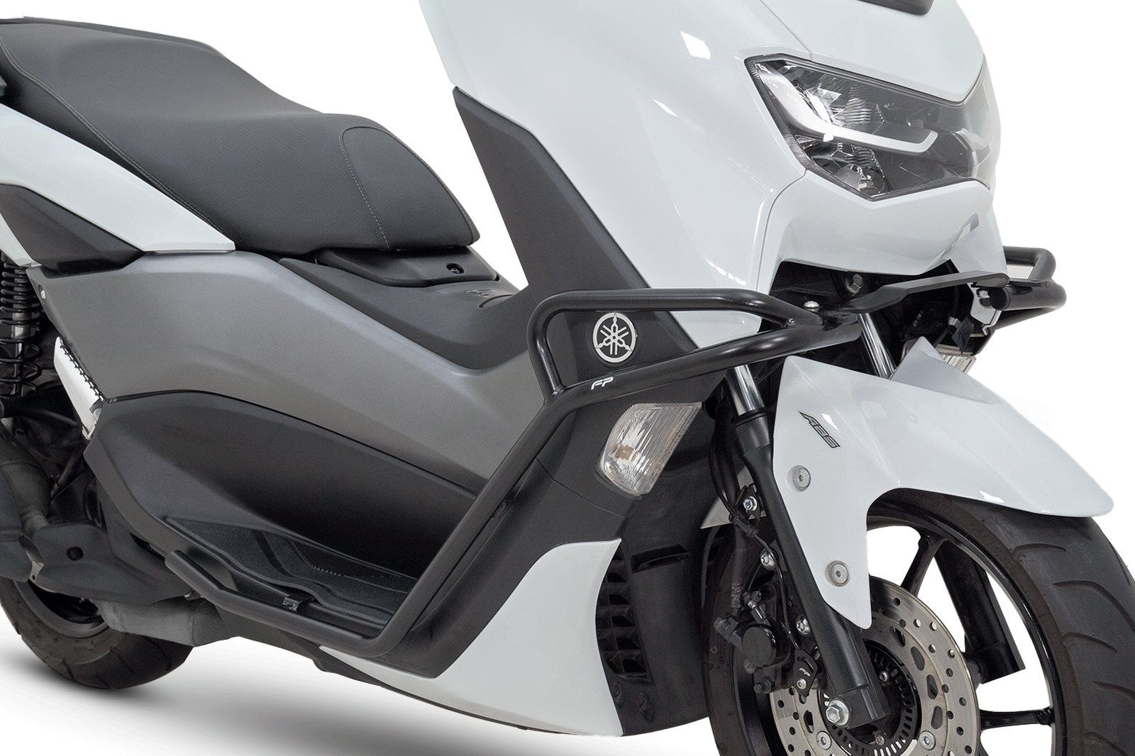 DEFENSA YAMAHA NMAX CONNECTED
Defensa para Yamaha Nmax Connected
Protección para scooter
Estilo y seguridad
Accesorios Yamaha Nmax connected
Defensa lateral 
Instalación sencilla
Luces exploradoras LED
Mejora de visibilidad
Exploradoras