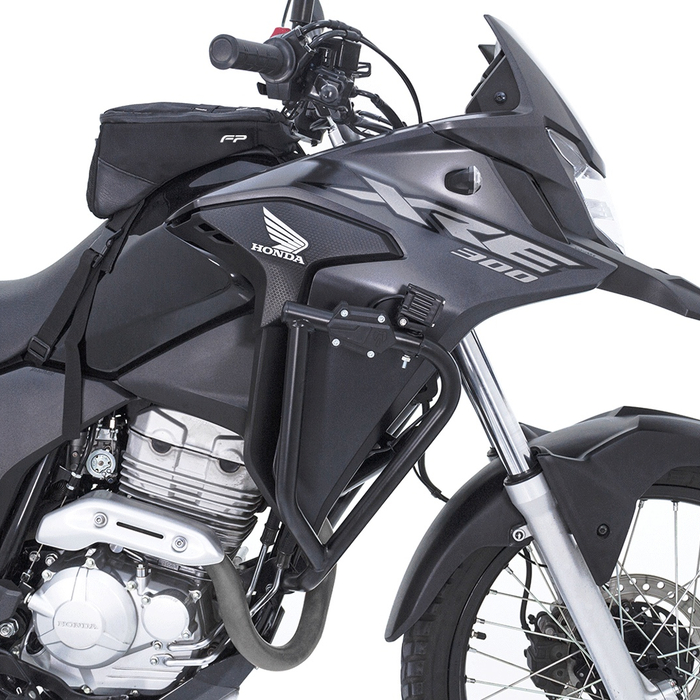 Defensas FP en acero instaladas en Honda XRE300.