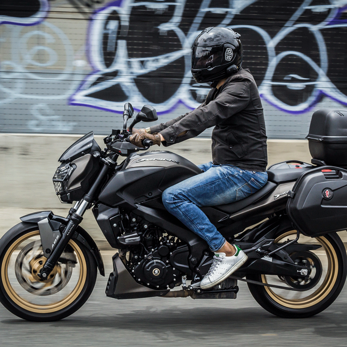 Dominar 400 con maleteros