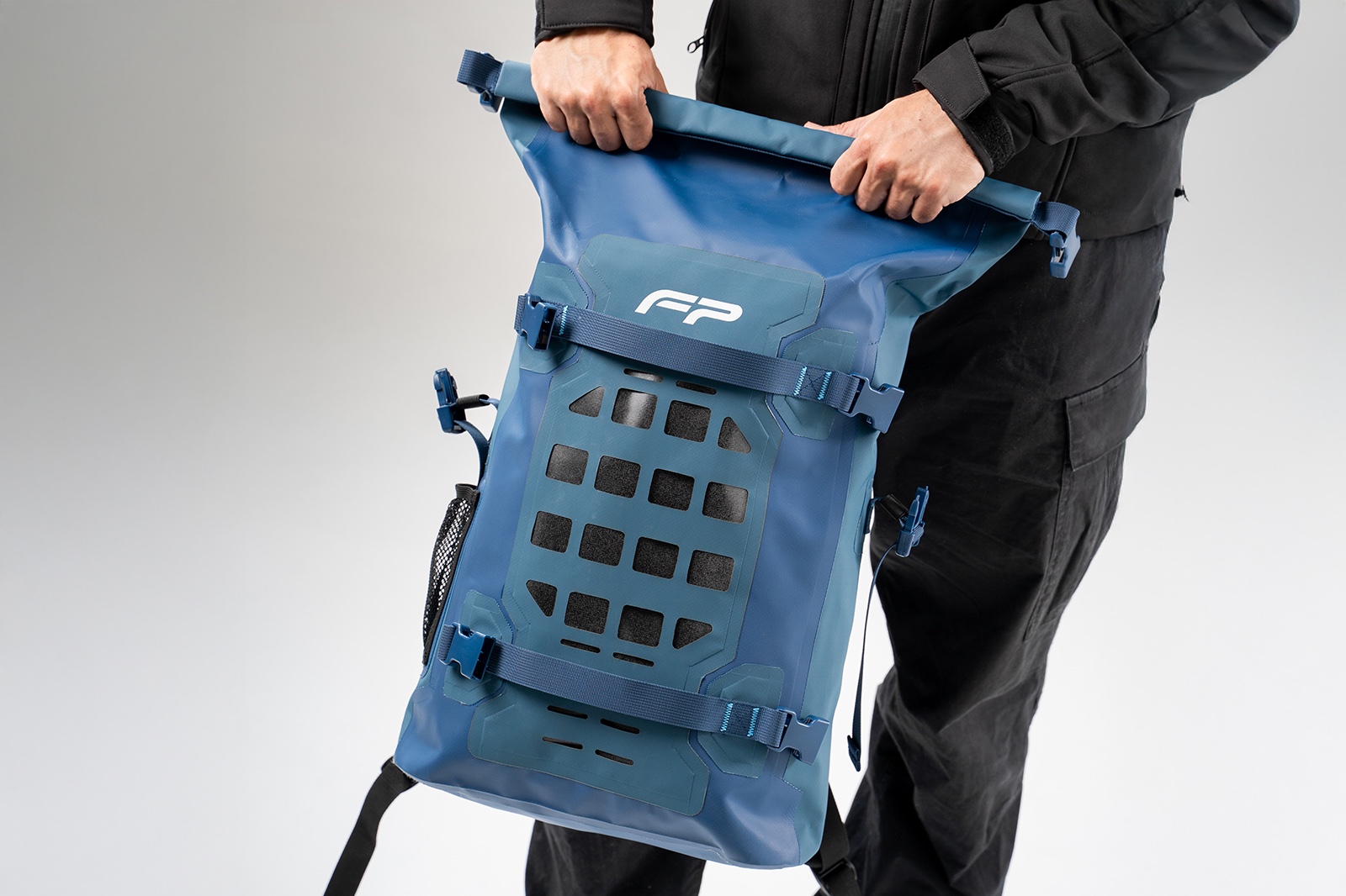 Mochila impermeable azul aventurera FP 25 litros