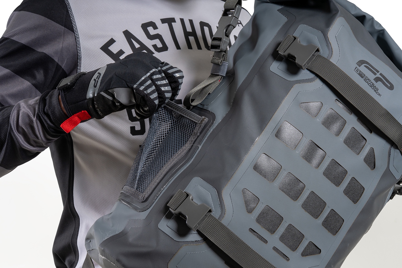 Morral FP Dry Bag gris para rutas largas en moto