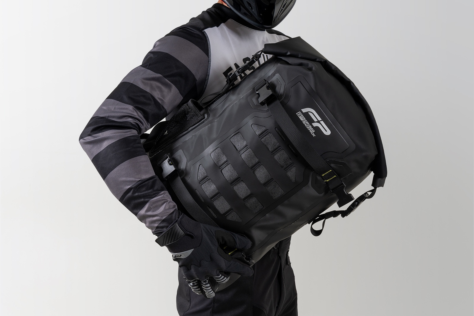 Morral aventurero impermeable 25L FP en color negro