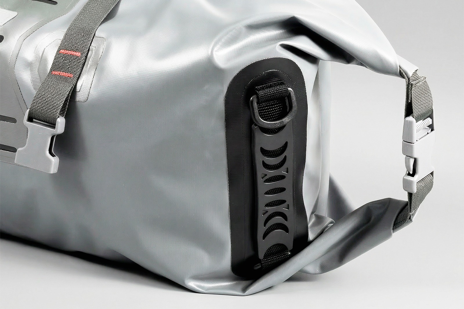 Maleta Drybag FP gris 25L para viajes de aventura