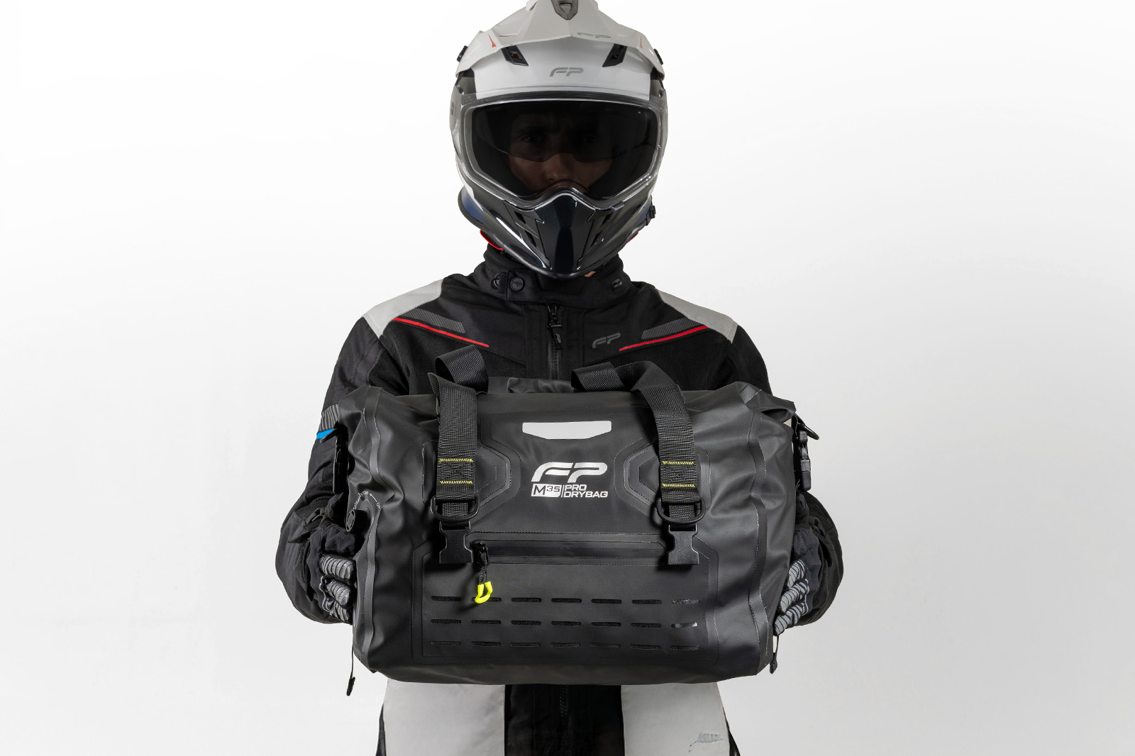 Maletín FP M35 color negro con cierre a prueba de agua