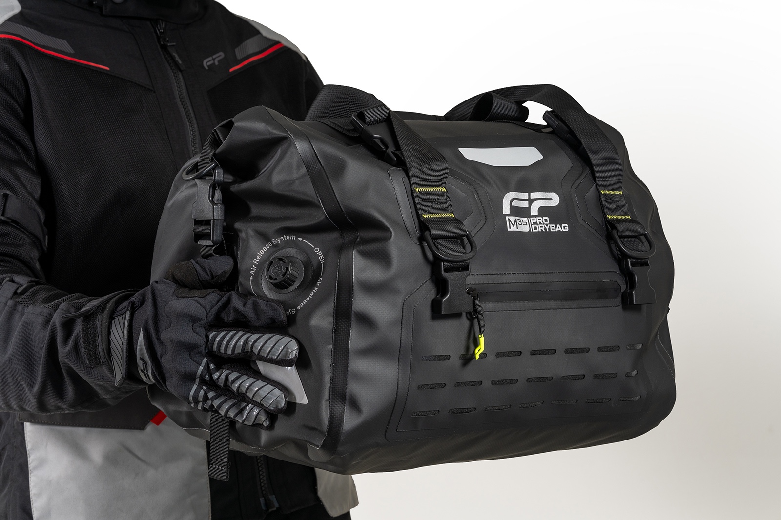 Maletín con reflectivo y capacidad de 35L