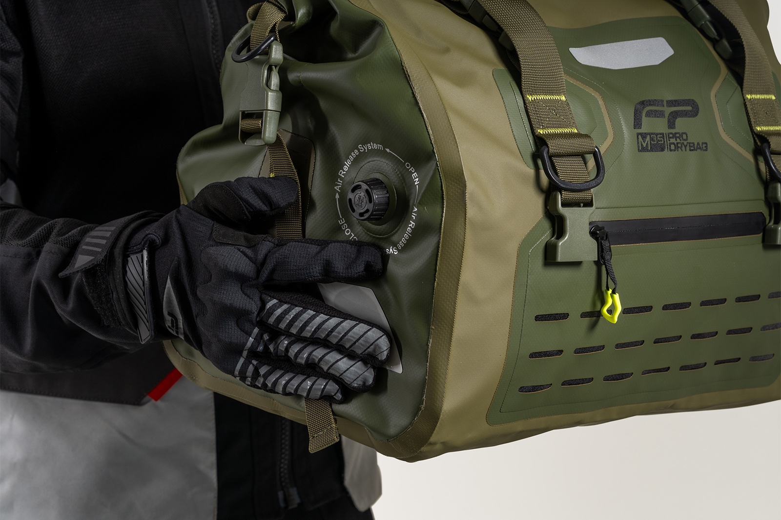 Maleta verde Dry Bag FP para viaje y camping